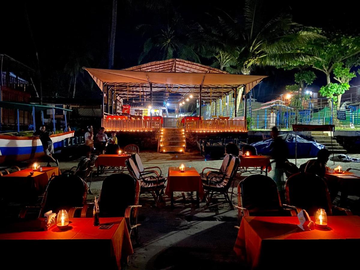 Chill Out Jasmine Restaurant Bar Rooms 帕罗林 外观 照片