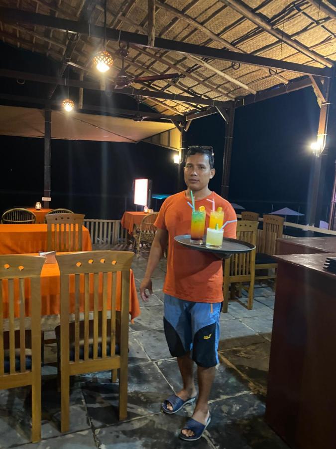 Chill Out Jasmine Restaurant Bar Rooms 帕罗林 外观 照片